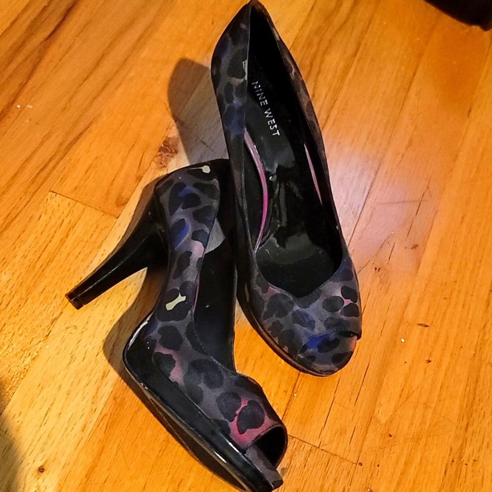 8M Rainbow print Nine West Heels